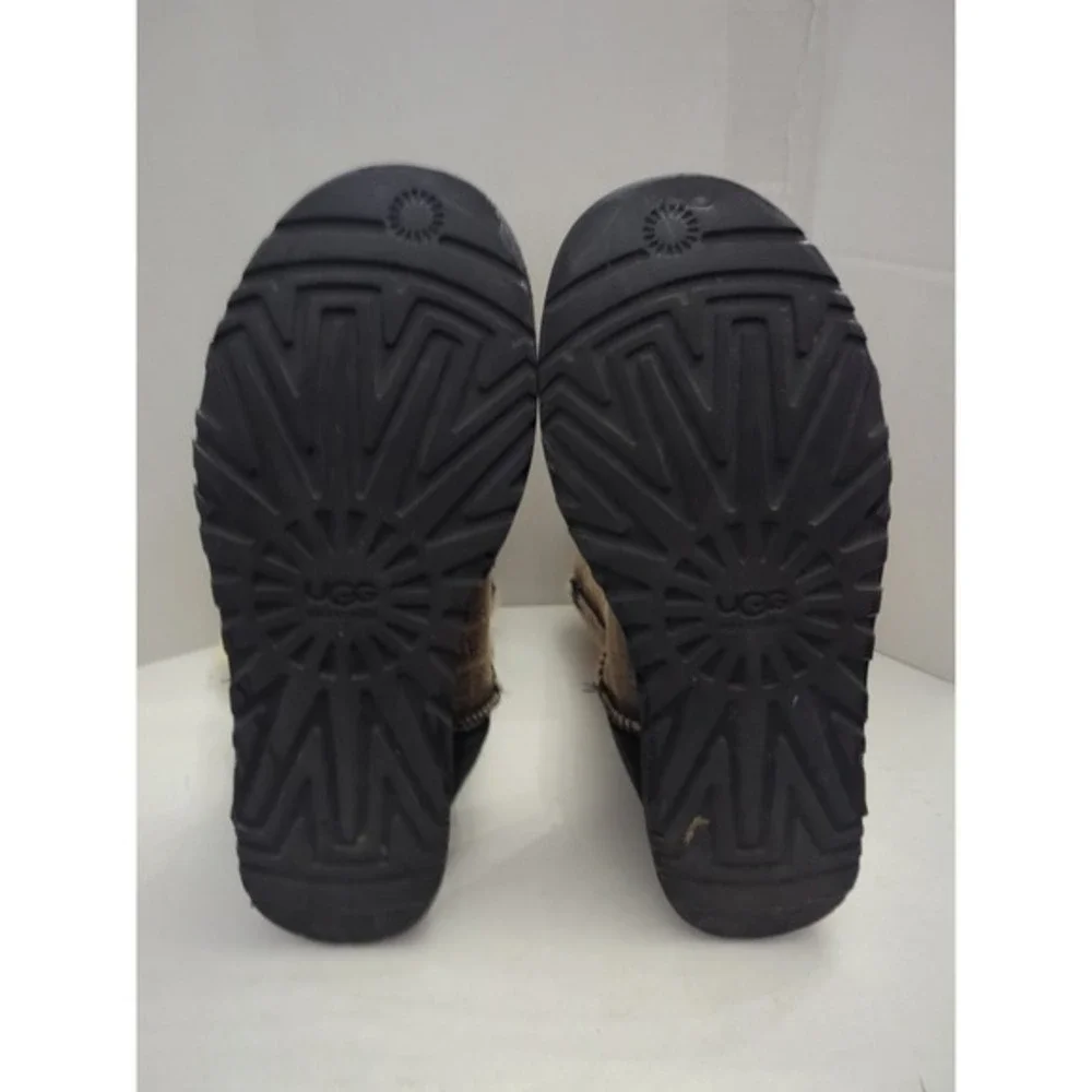 UGG Australia Bailey Button Genuine Sheepskin Bomber Boots 5838 Womens US Size 9